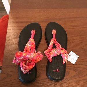 Brand new Sanuk sandals